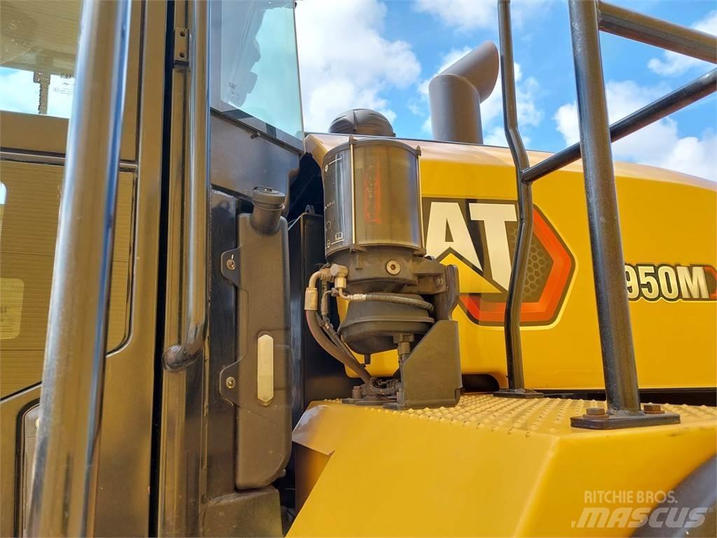 CAT 950M Gumikerekes homlokrakodók