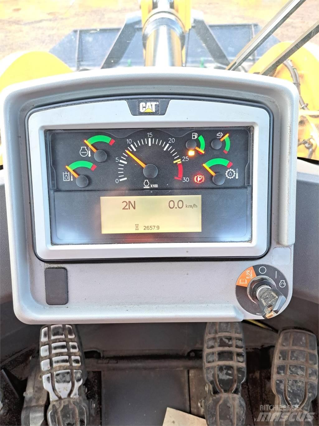 CAT 950M Gumikerekes homlokrakodók