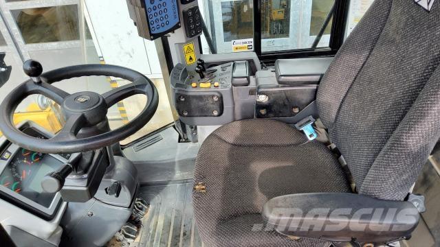 CAT 962K Gumikerekes homlokrakodók