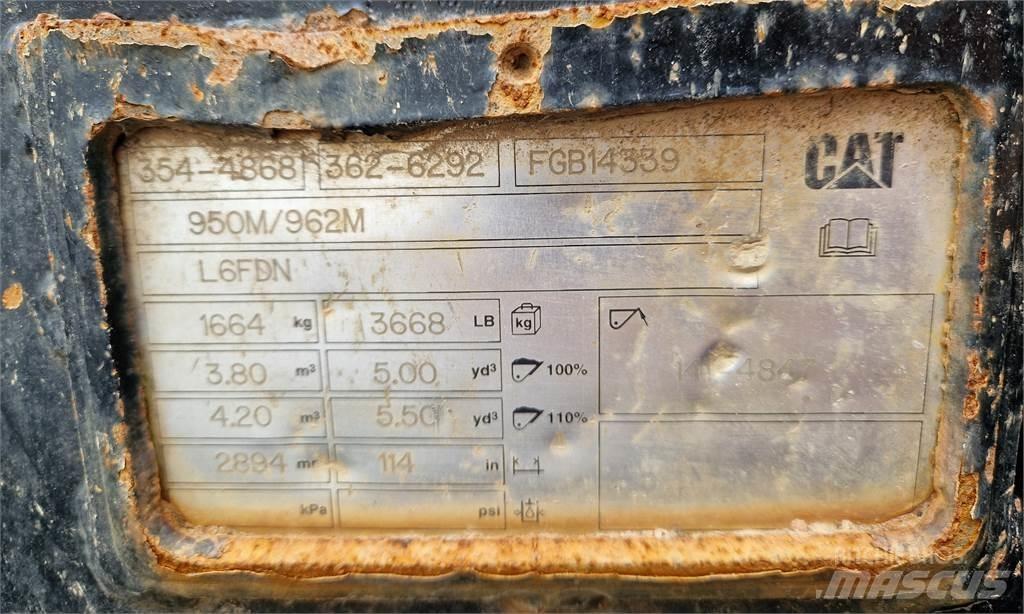 CAT 962M Gumikerekes homlokrakodók