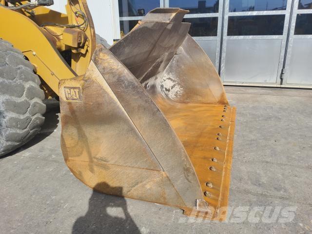 CAT 972M XE Gumikerekes homlokrakodók