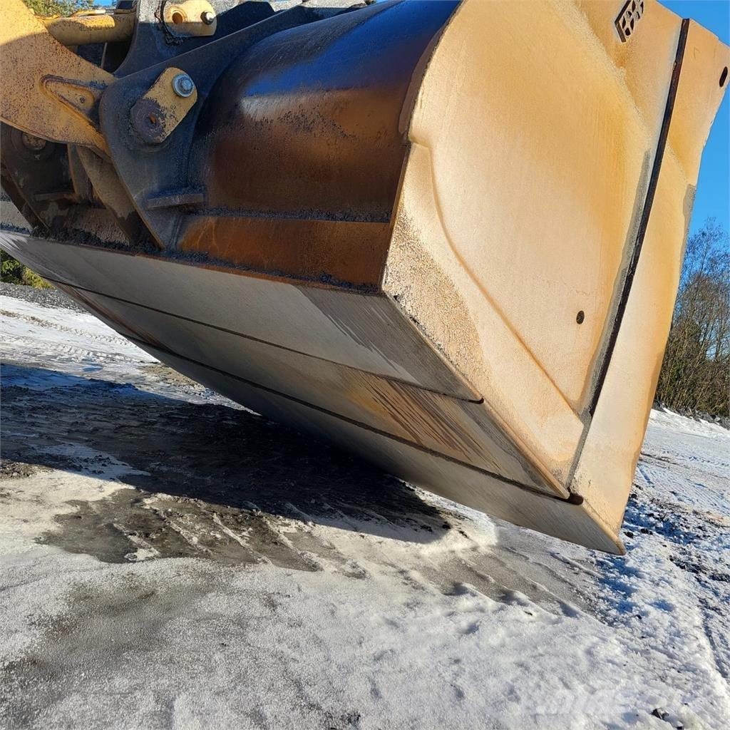 CAT 980 Gumikerekes homlokrakodók