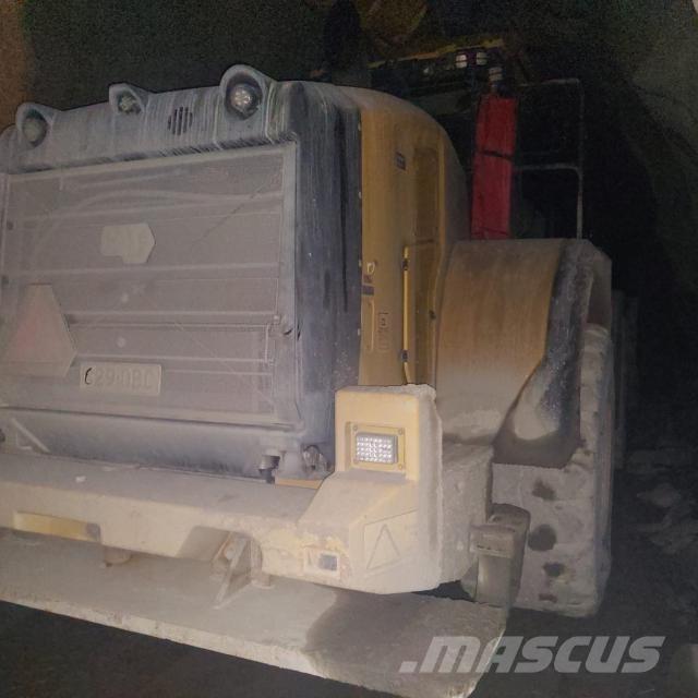 CAT 980 Gumikerekes homlokrakodók