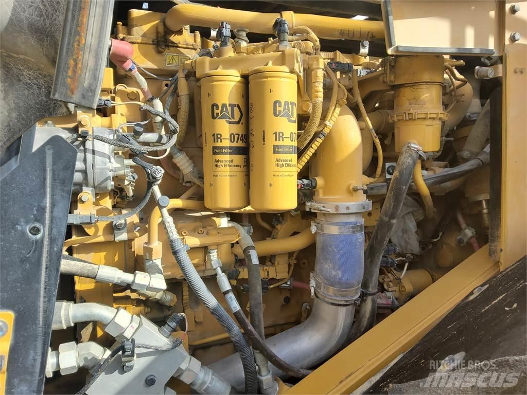 CAT 982M Gumikerekes homlokrakodók