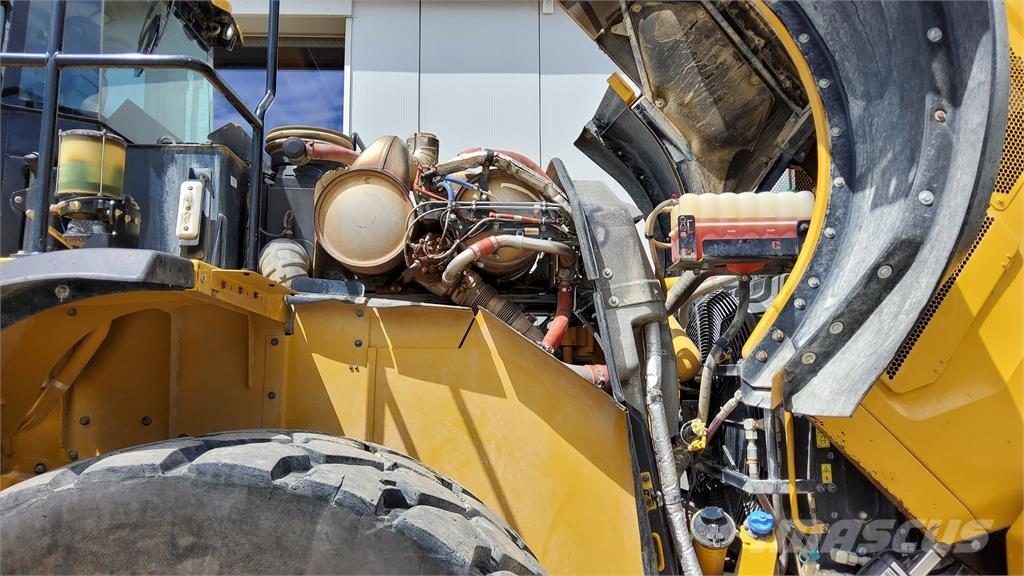 CAT 982M Gumikerekes homlokrakodók