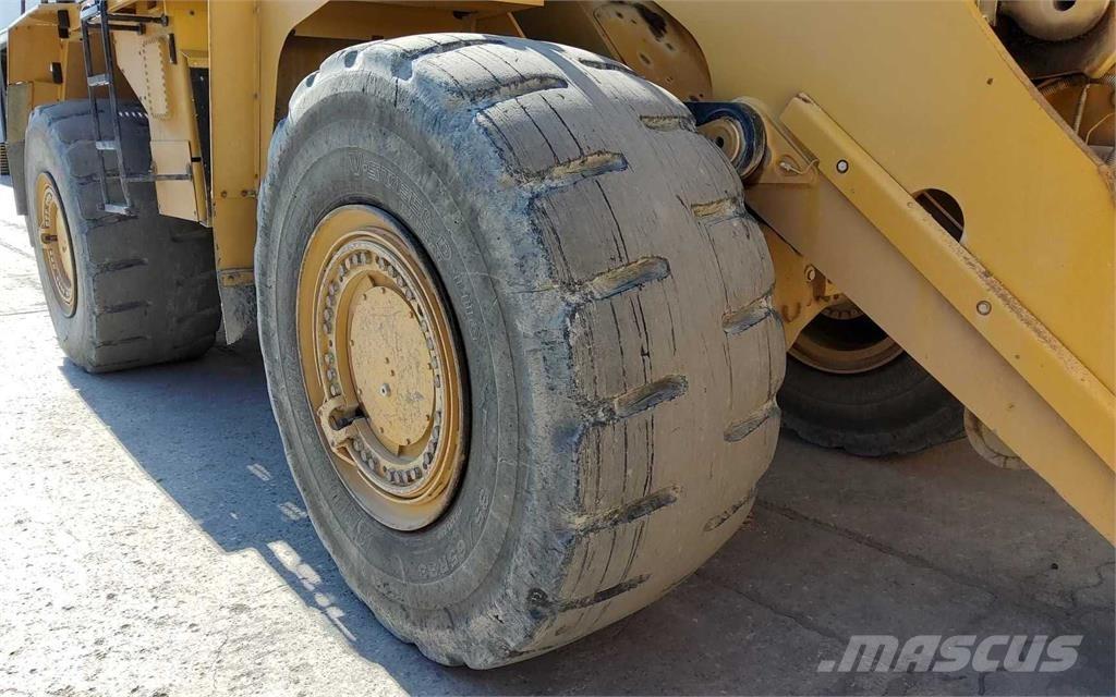 CAT 988K XE Gumikerekes homlokrakodók
