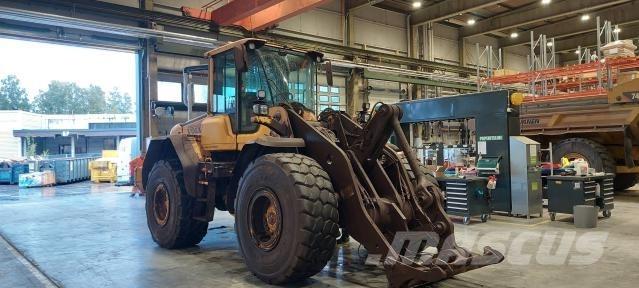 Volvo L120F Gumikerekes homlokrakodók