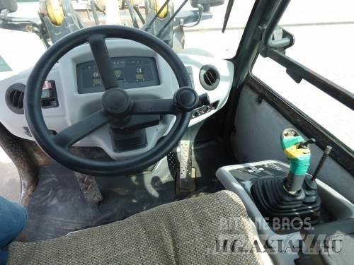 Komatsu 65 Gumikerekes homlokrakodók