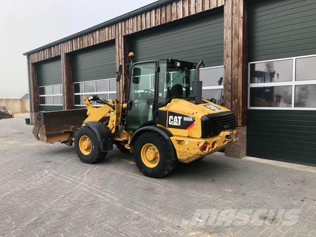 CAT 906 H 2 Gumikerekes homlokrakodók