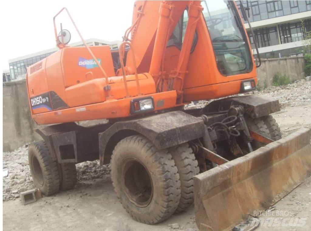 Doosan DH 150 W-7 Gumikerekes kotrók
