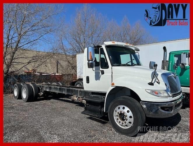 International 4400 Platós / Ponyvás teherautók