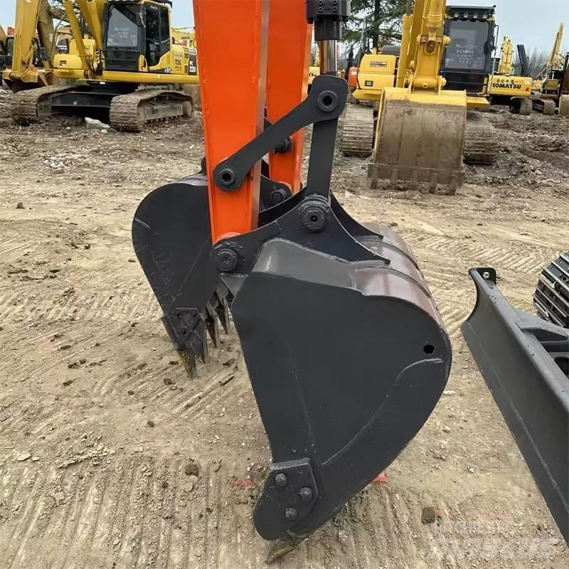 Doosan DX 80 Közepes (midi) kotrók 7 t - 12 t