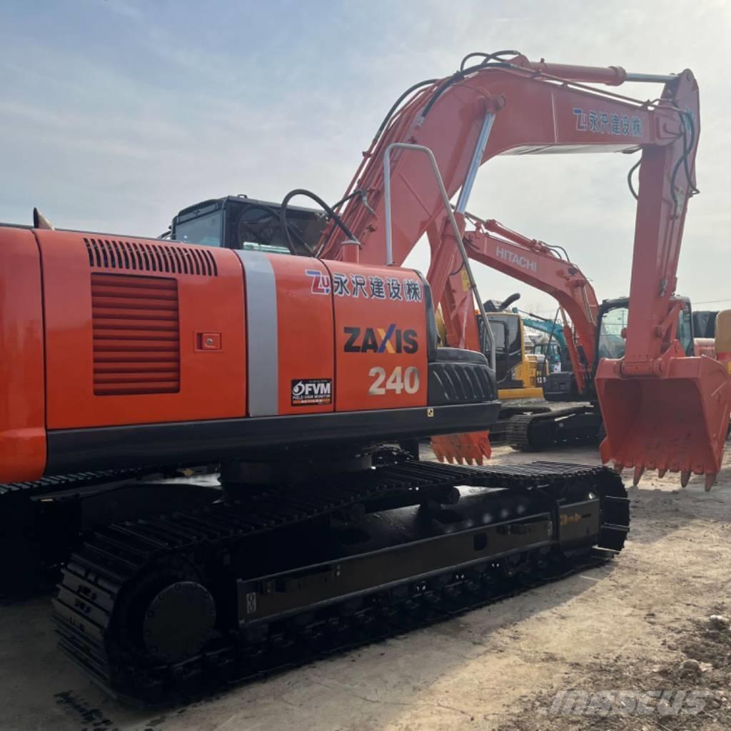 Hitachi ZX 240 Lánctalpas kotrók