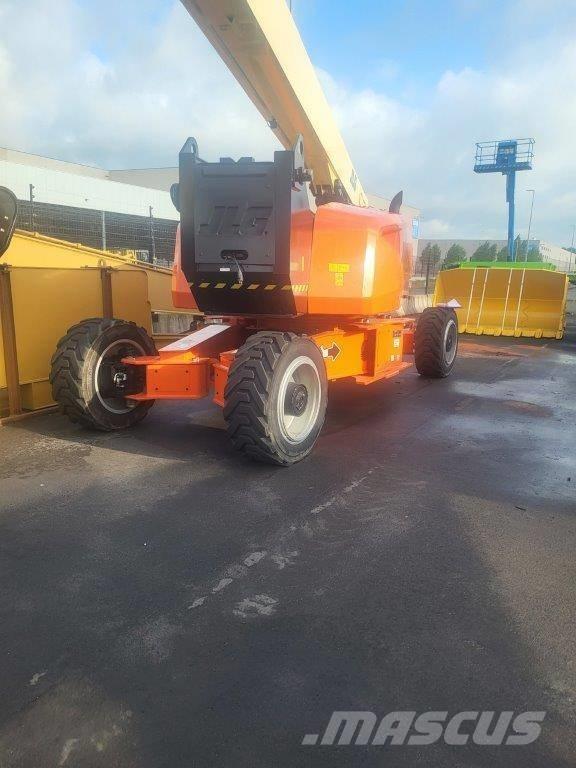 JLG 1500AJP Karos emelők