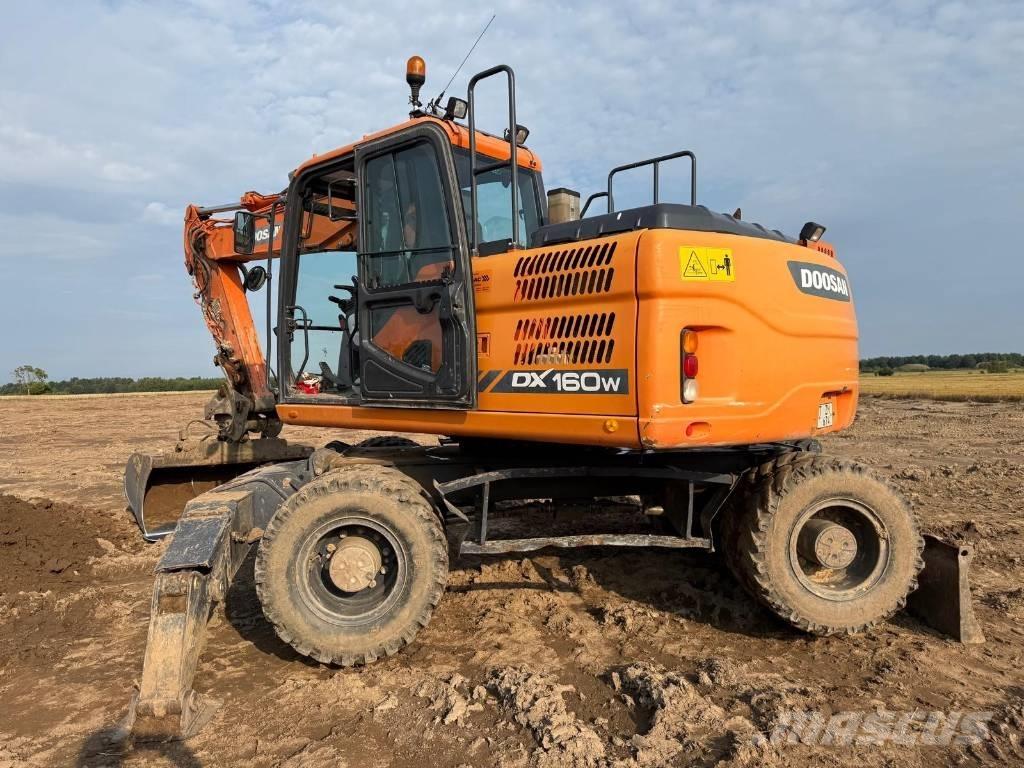 Doosan DX 160 W-3 Gumikerekes kotrók