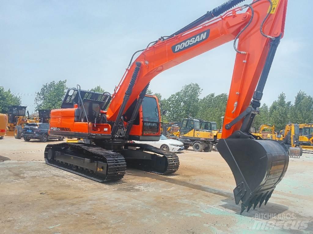 Doosan DX 225 Lánctalpas kotrók