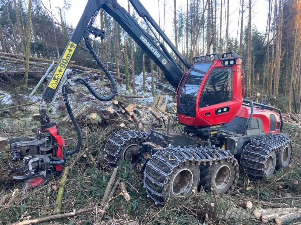 Komatsu 931XC Betakarítók