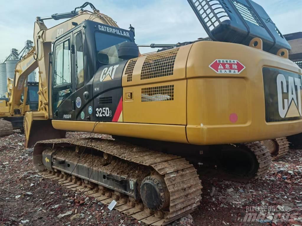 CAT 325 D2 Lánctalpas kotrók