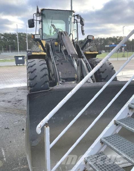 Komatsu WA 200 PT-5 Gumikerekes homlokrakodók