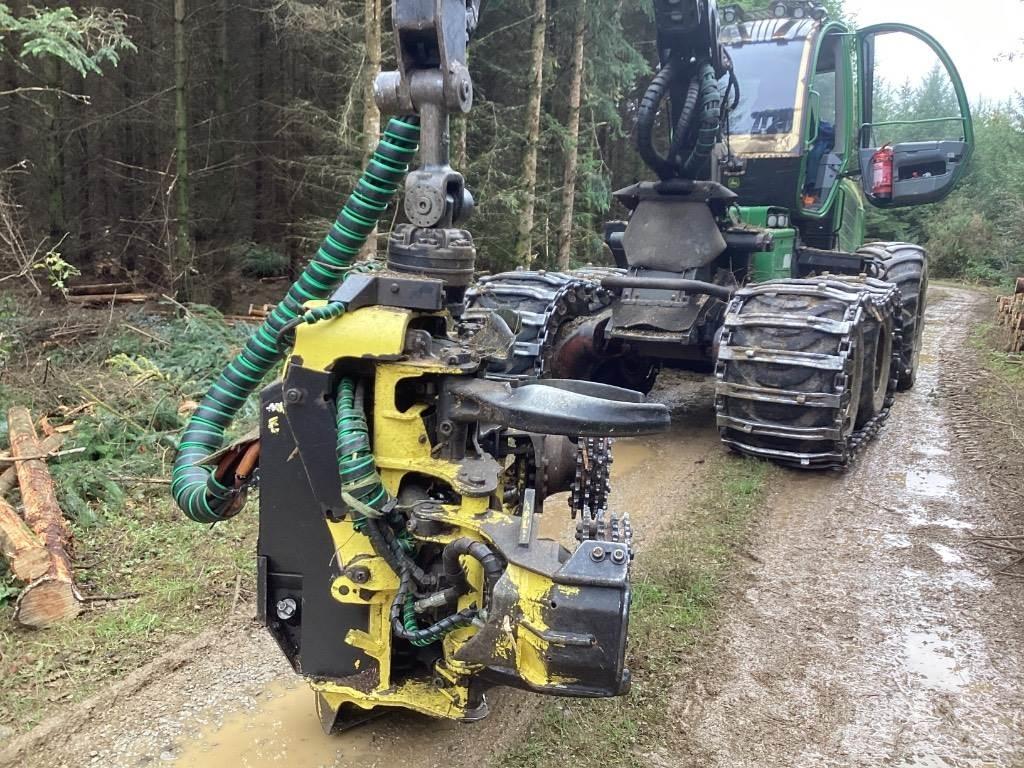 John Deere 1170 E Betakarítók