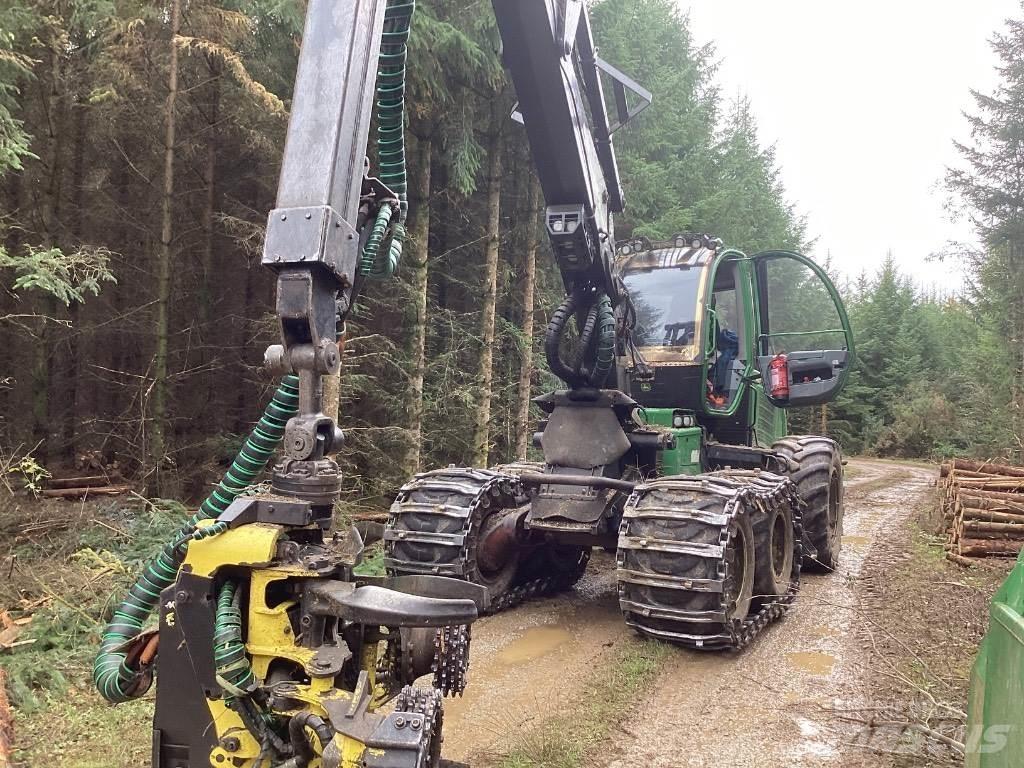 John Deere 1170 E Betakarítók
