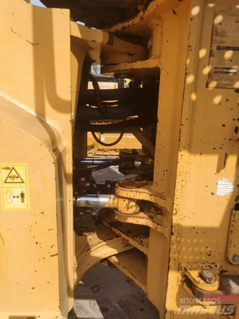 Komatsu WA 500-3 Gumikerekes homlokrakodók