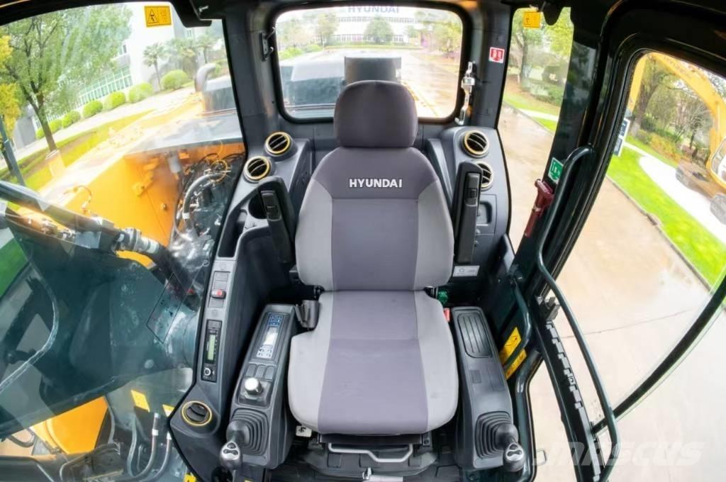 Hyundai HX 220 L Lánctalpas kotrók