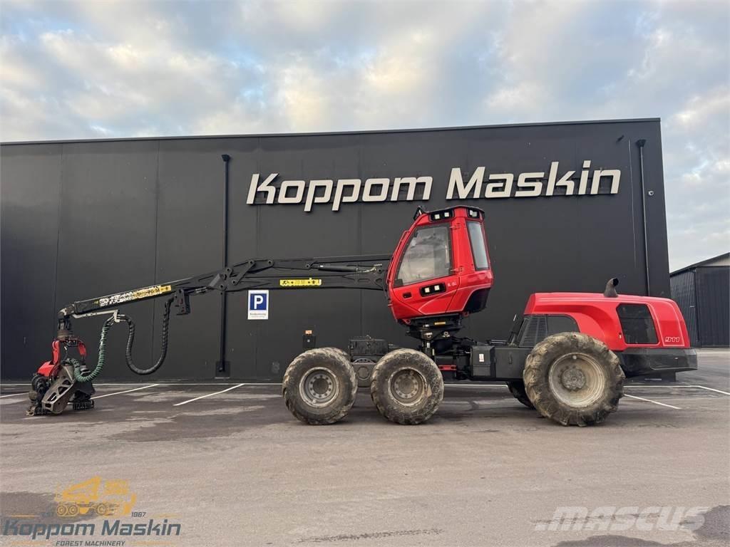Komatsu 911 Betakarítók