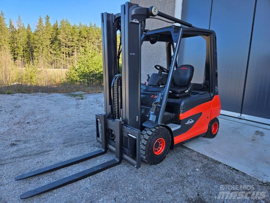 Linde E30-01 Elektromos targoncák