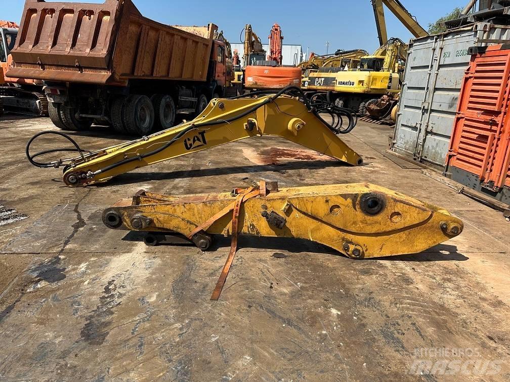 CAT 214 B FT boom Gumikerekes kotrók