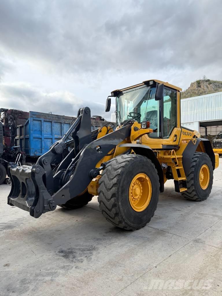 Volvo L 90 F Gumikerekes homlokrakodók