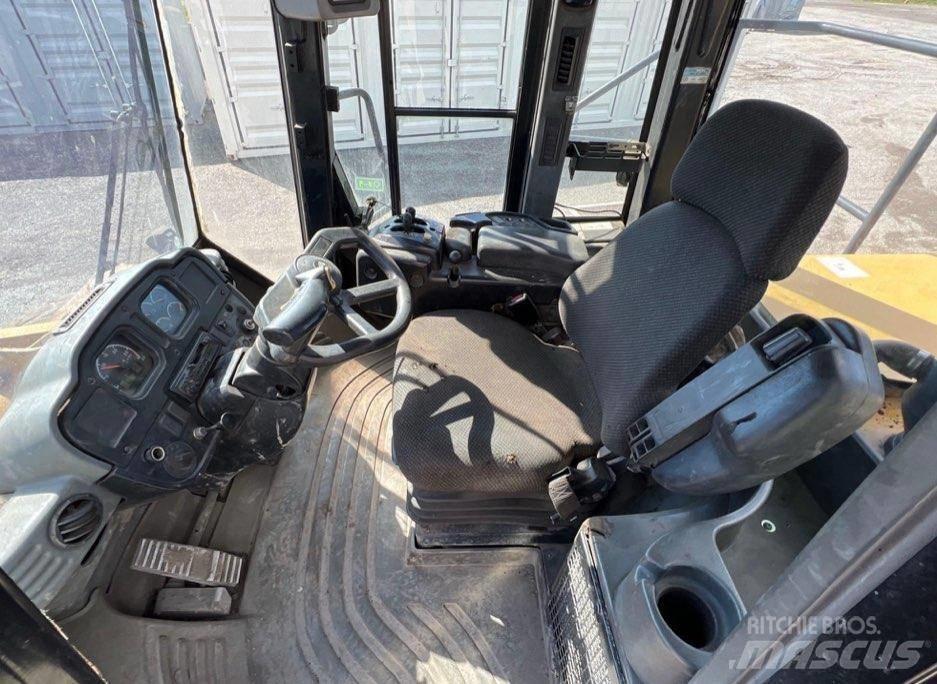 CAT 980G Gumikerekes homlokrakodók