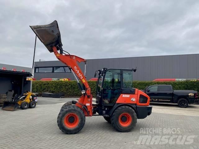 Kubota R 090 Gumikerekes homlokrakodók