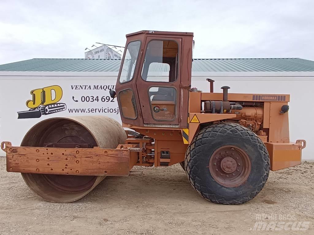 CASE W 1102 Talajtömörítő gépek