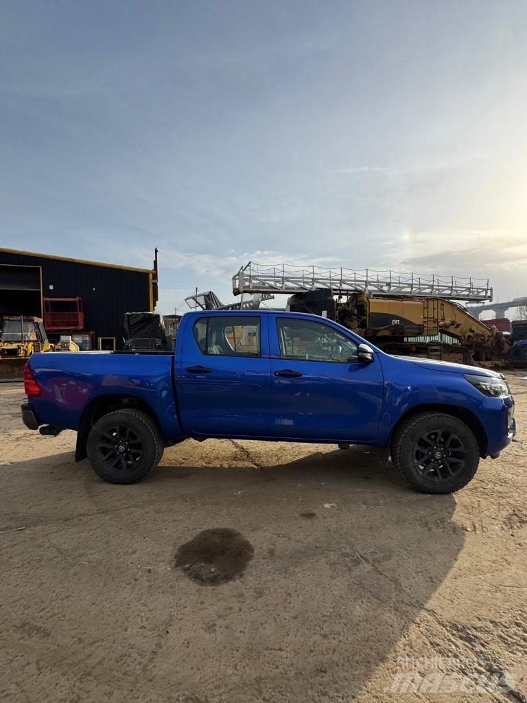 Toyota Hilux Active Kis teherszállító/Platós kocsi