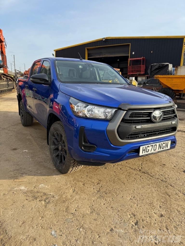Toyota Hilux Active Kis teherszállító/Platós kocsi