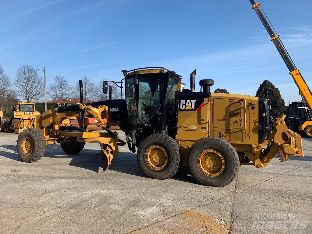 CAT 140 M 2 Gréderek