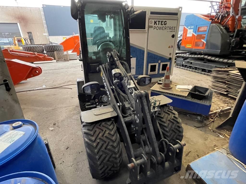Kubota RT220-2e Gumikerekes homlokrakodók