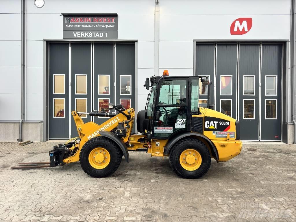 CAT 906M 35 km/h Gumikerekes homlokrakodók