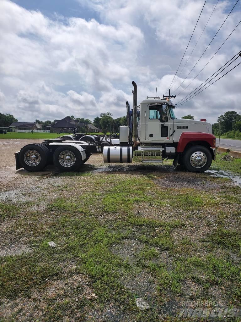 Mack P 164 T Fülkés alváz