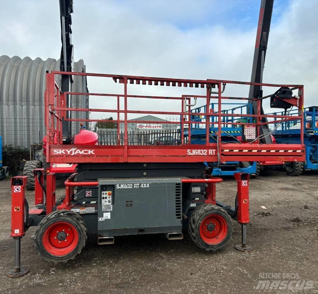 SkyJack SJ 6832 RT Ollós emelők