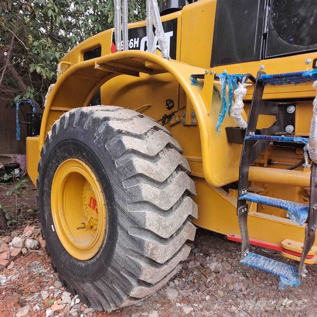 CAT 966 H Gumikerekes homlokrakodók