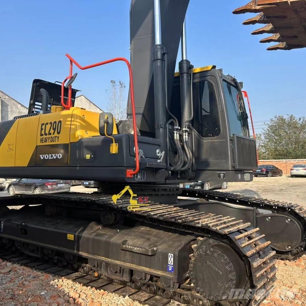 Volvo 290 Lánctalpas kotrók