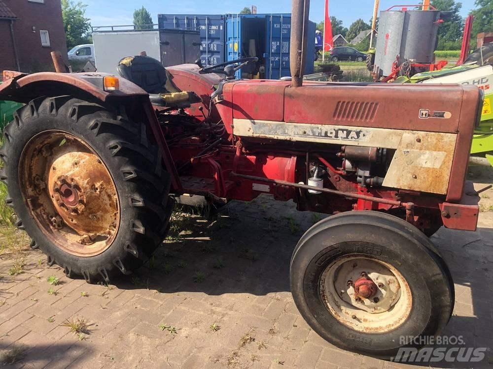 IH 453 Traktorok