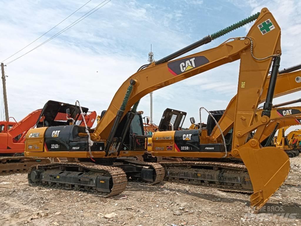 CAT 324D2 Közepes (midi) kotrók 7 t - 12 t