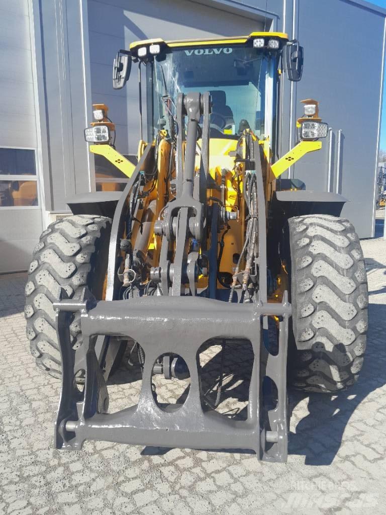 Volvo L90H Gumikerekes homlokrakodók