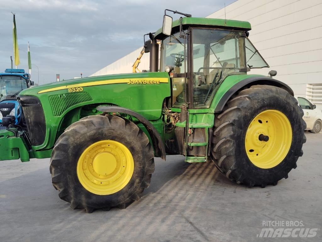 John Deere 8320 Traktorok