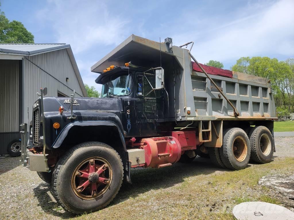 Mack RD 690 SX Billenő teherautók