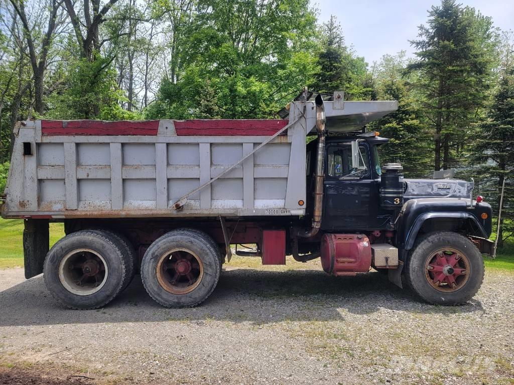 Mack RD 690 SX Billenő teherautók