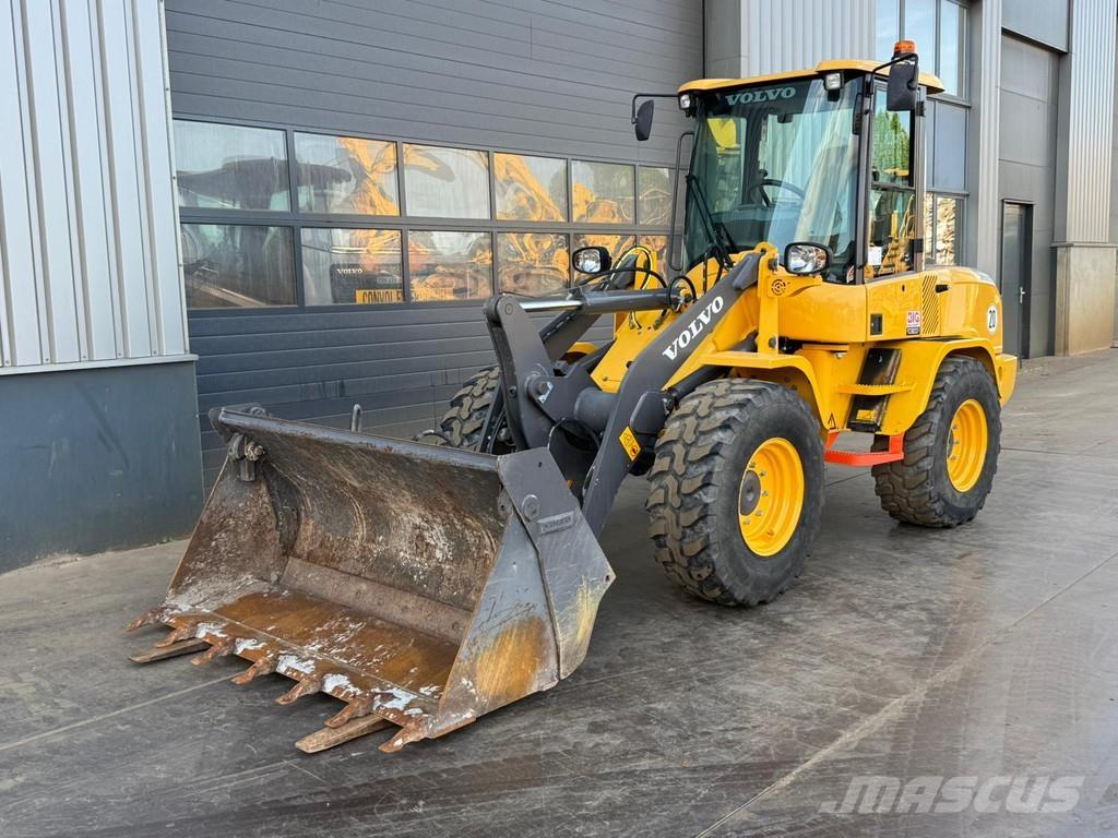Volvo L30G Gumikerekes homlokrakodók